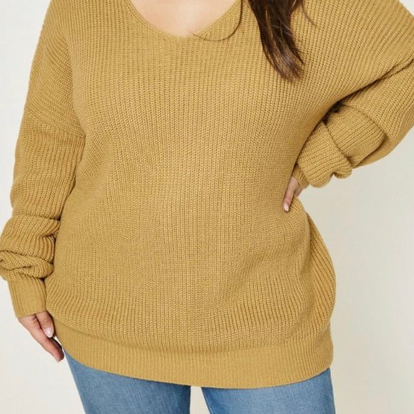 Plunging Twist-Back Camel Knit Oversize Sweater - Picture 2 of 8